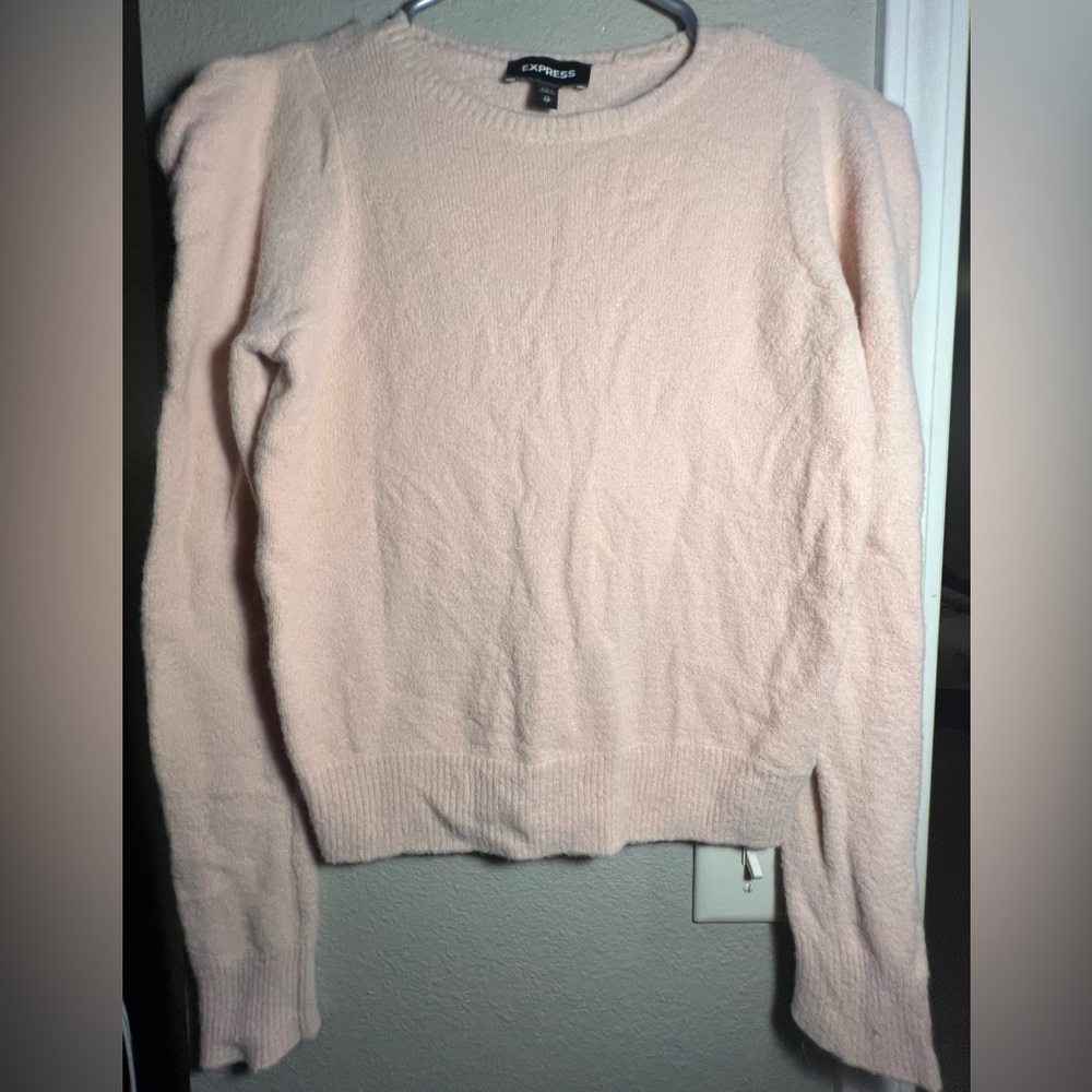 Express beautiful pink super soft sweater 🌸🩷